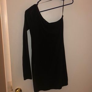 One sleeve black dress